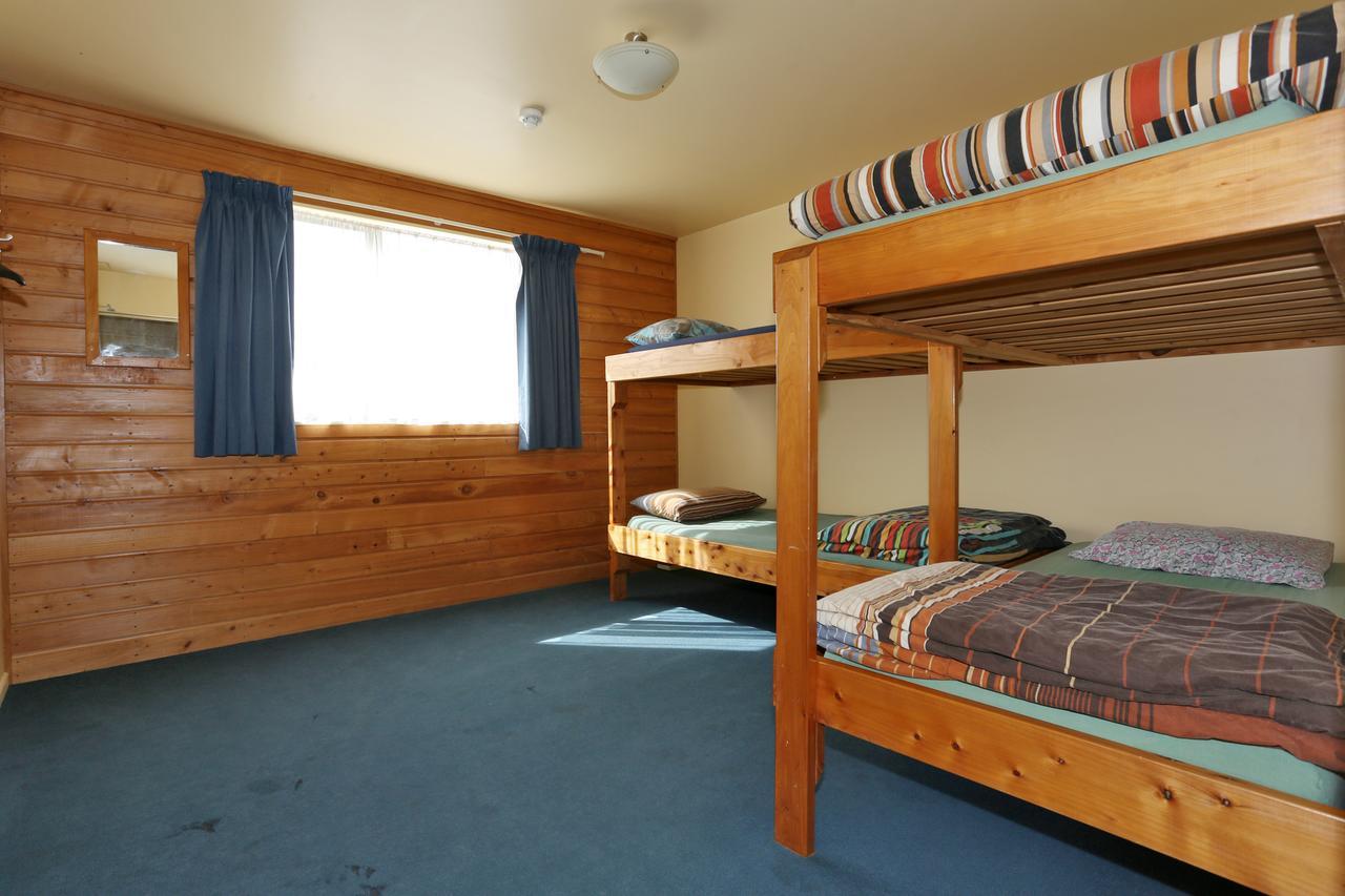 Hotel Tui Base Camp Tuatapere Esterno foto
